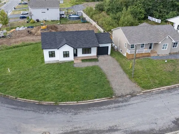 201 Gilridge Dr, Fredericton, NB E3G 0A2