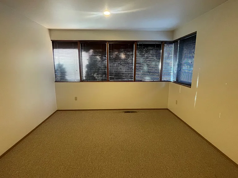 1421-1459 Seattle Ave — Photo 11