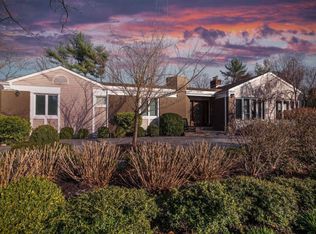 8 Michaels Ln, Glen Head, NY 11545