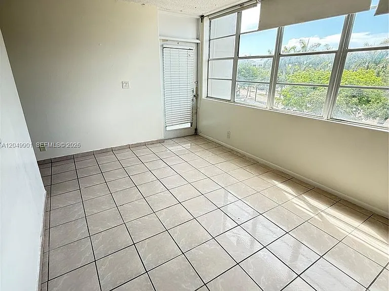2025 NE 164th St #318 — Photo 5