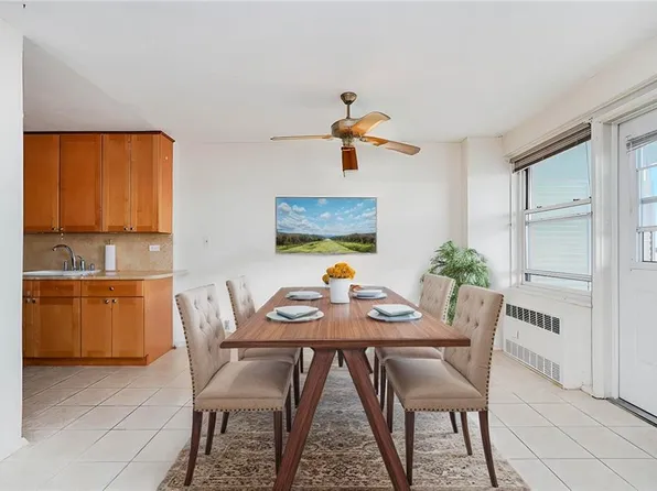 2630 Cropsey Avenue image 8 of 21