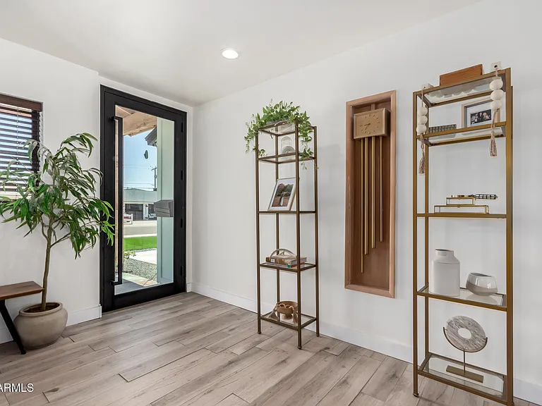 2544 E Pierson St — Photo 32