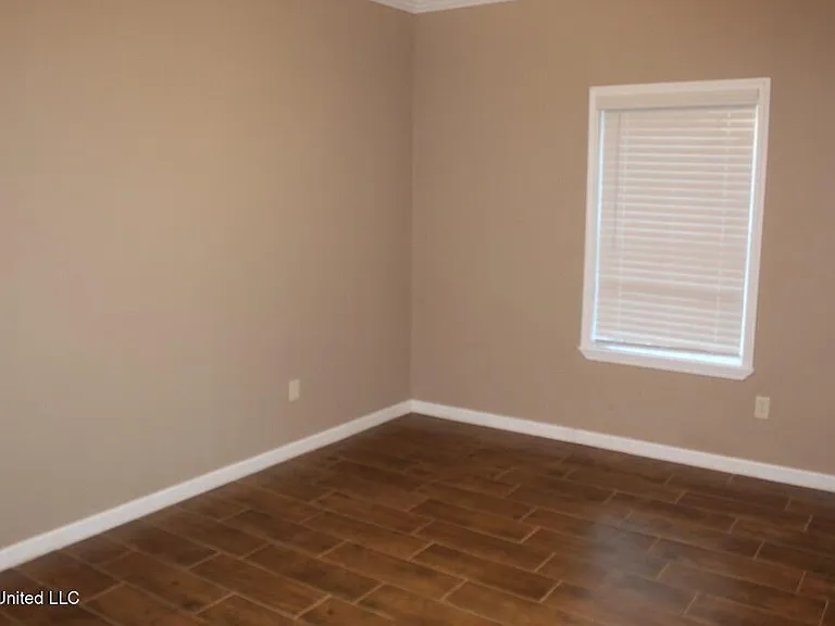 1007 Bassett Dr — Photo 8