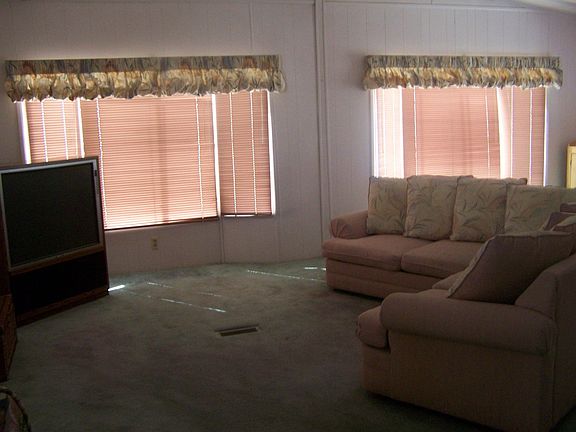 L-shaped living room/dining area