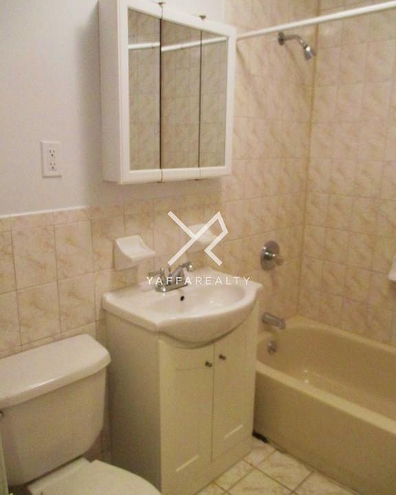 2nd image of 943 Herkimer St #3C