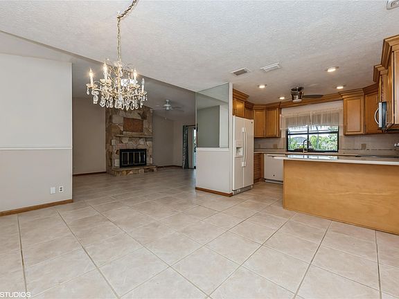 5th image of 2082 SE Esterbrook Street