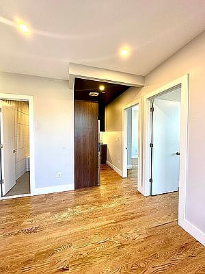 4th image of 1354 Jefferson Ave #4P
