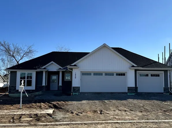 1426 Crossroads Dr, De Pere, WI 54115