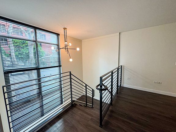 4th image of 425 W Beech St Unit 227