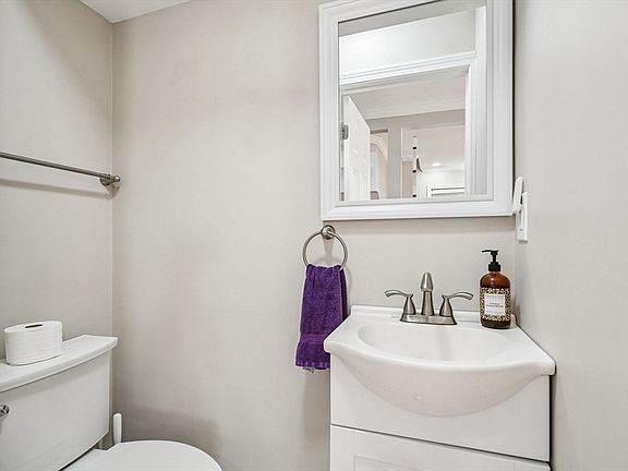 5th image of 152 Saratoga St