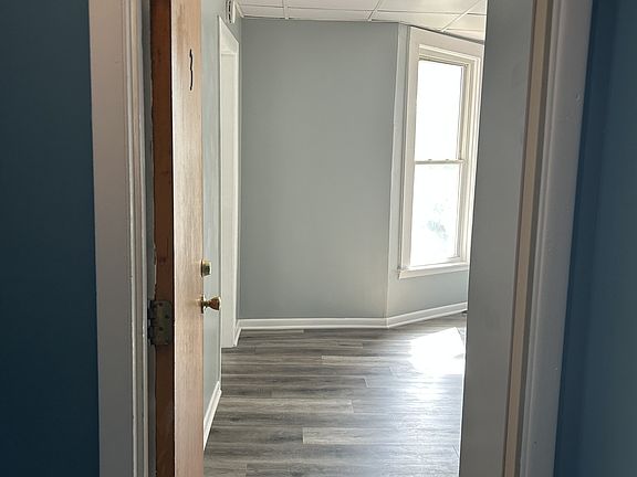 2nd image of 909 S 8th St