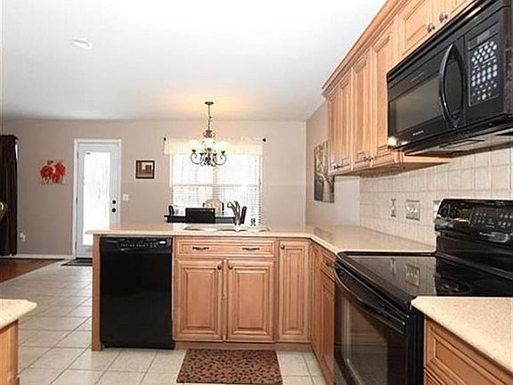 3rd image of 684 E Lake Ln