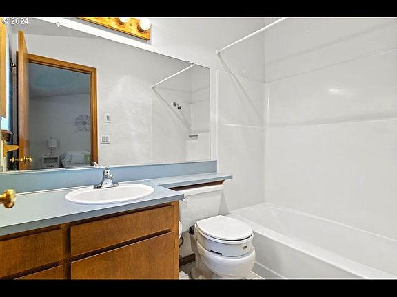 5th image of 20205 Meadowood Pl