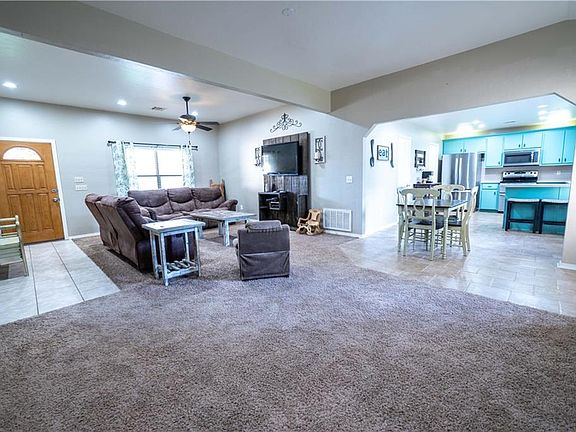 3rd image of 157 E Parkland Dr