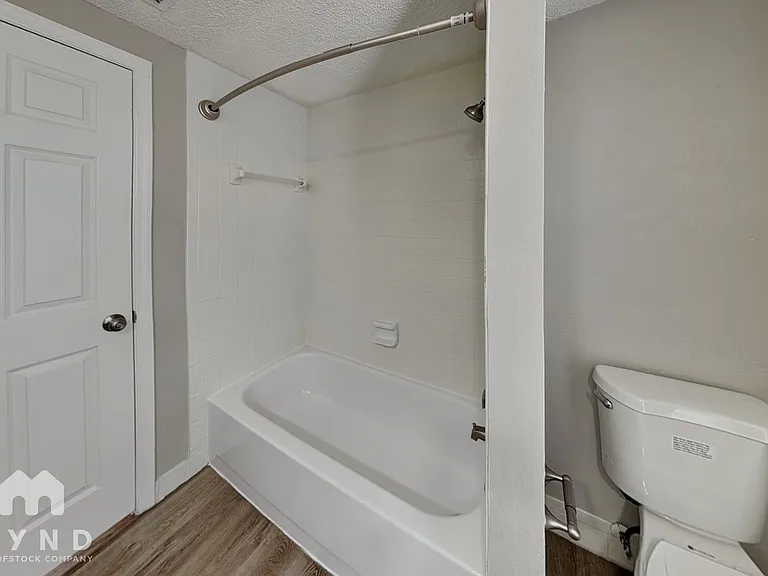 10327 Lansfield St — Photo 16