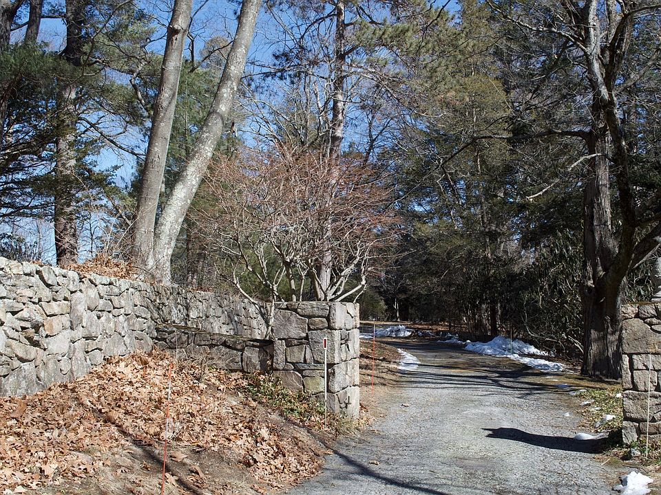 1st image of 775 Salem End Rd