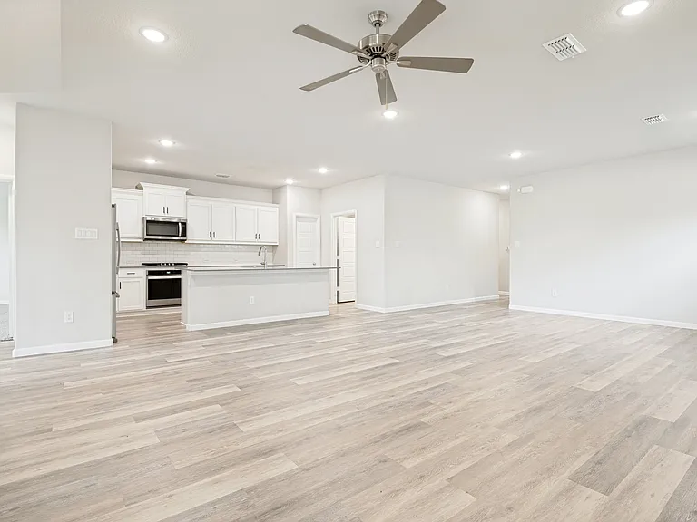 4709 Mayflower Dr — Photo 6