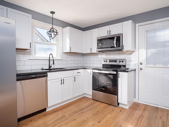 3rd image of 1726 Rosemont Ave
