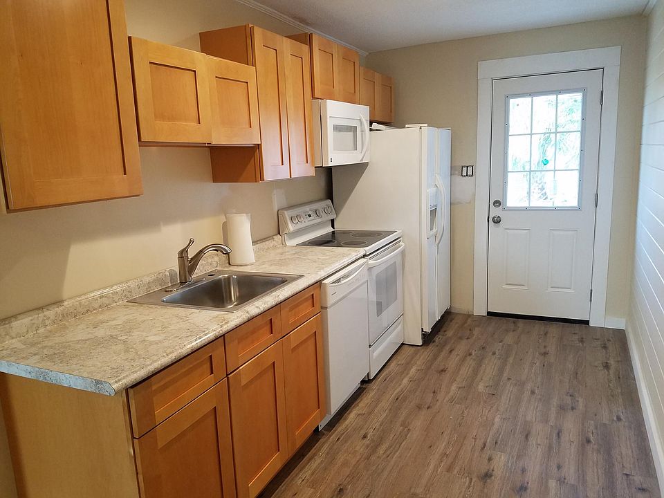 1st image of 411 10th St S