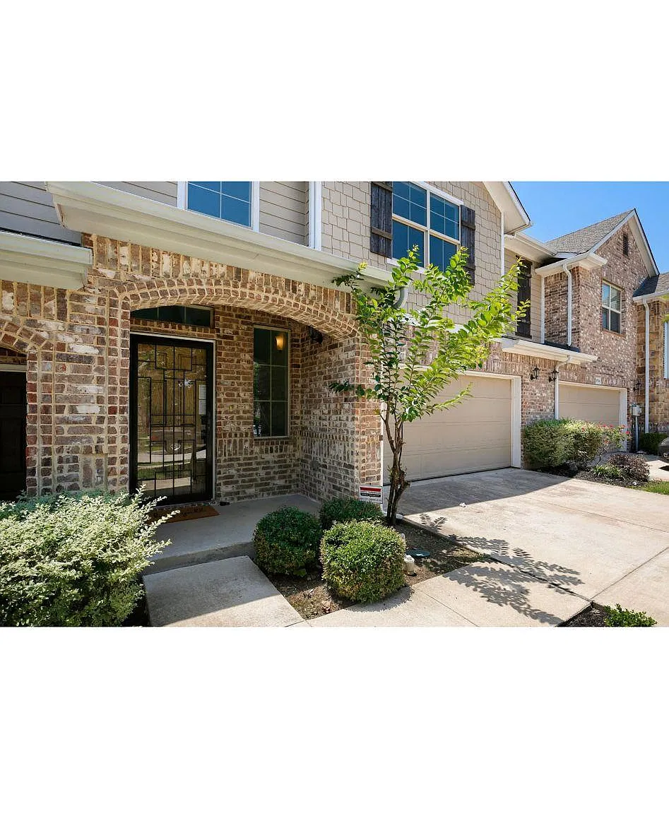 3 bed, 1977 sqft, $3,099 — Photo 1