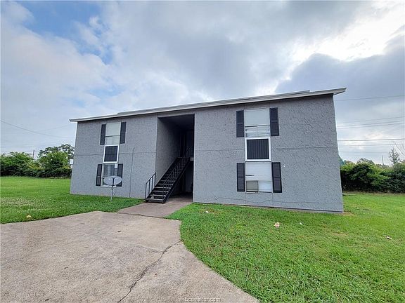 3rd image of 2808-2815 Cypress Bend Cir