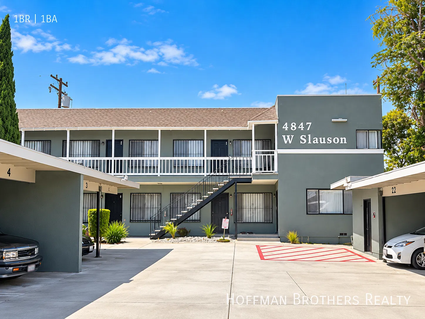 Beautifully Designed First Floor 1 Bed With On-Site Laundry and Parking — Photo 3