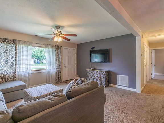 5th image of 107 Llewellyn Ave