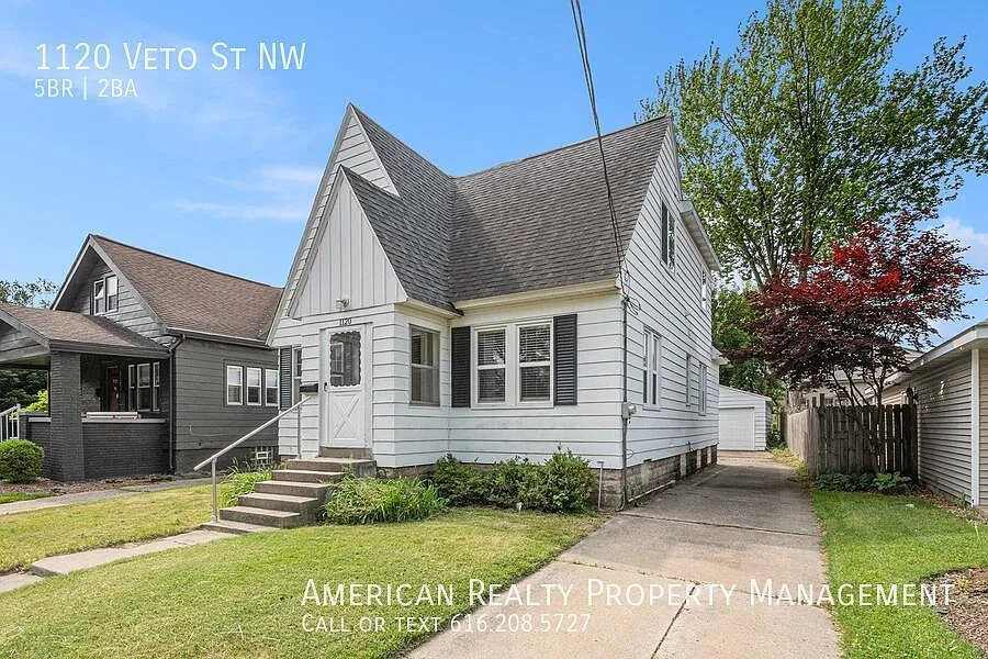1120 Veto St NW