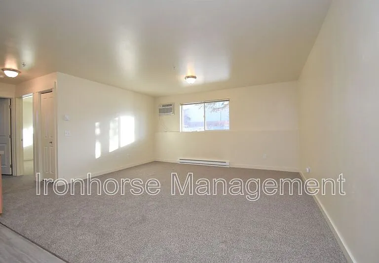 807 W Villard St #16 — Photo 5