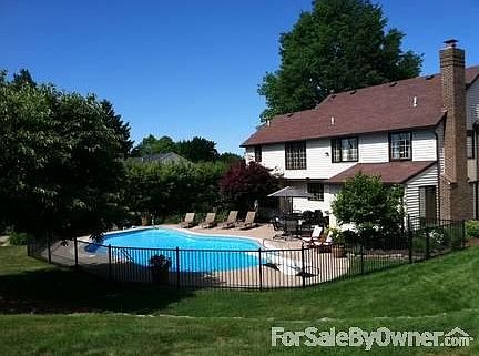 5th image of 11 Bay Colony Dr