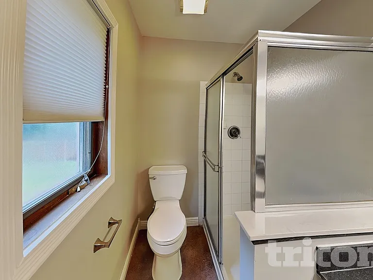 7429 Chesham Ln — Photo 10