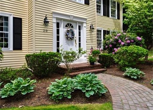3rd image of 20 Pine Hill Dr