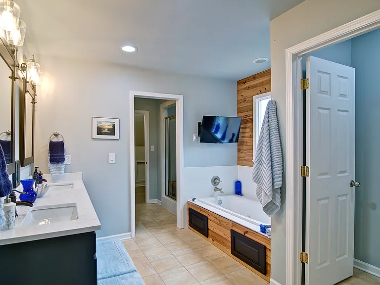 4060 Merritt Dr — Photo 30