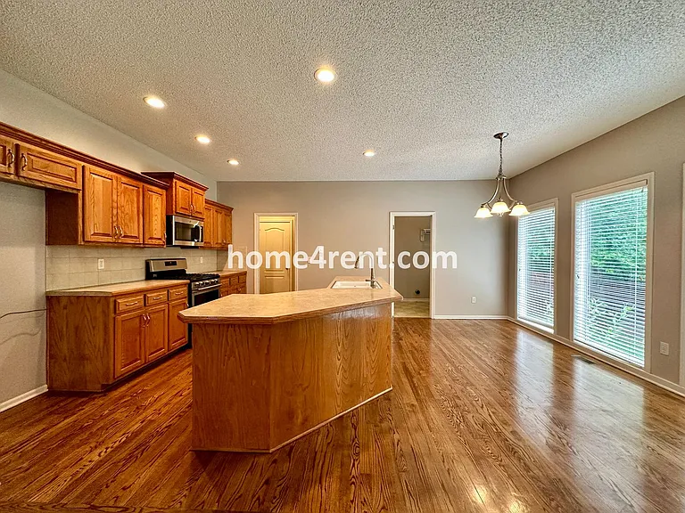 17825 W 160th St — Photo 15