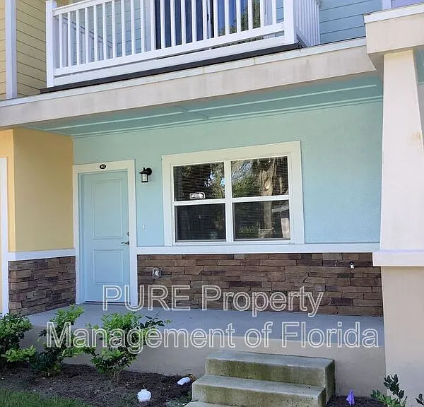 710 NE 4th St #102 — Photo 1