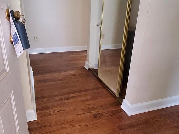 5th image of 1119 E Park Dr