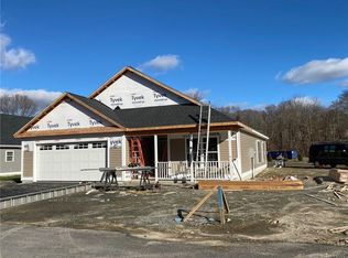 10 Henry Dr, Plainfield, CT 06354