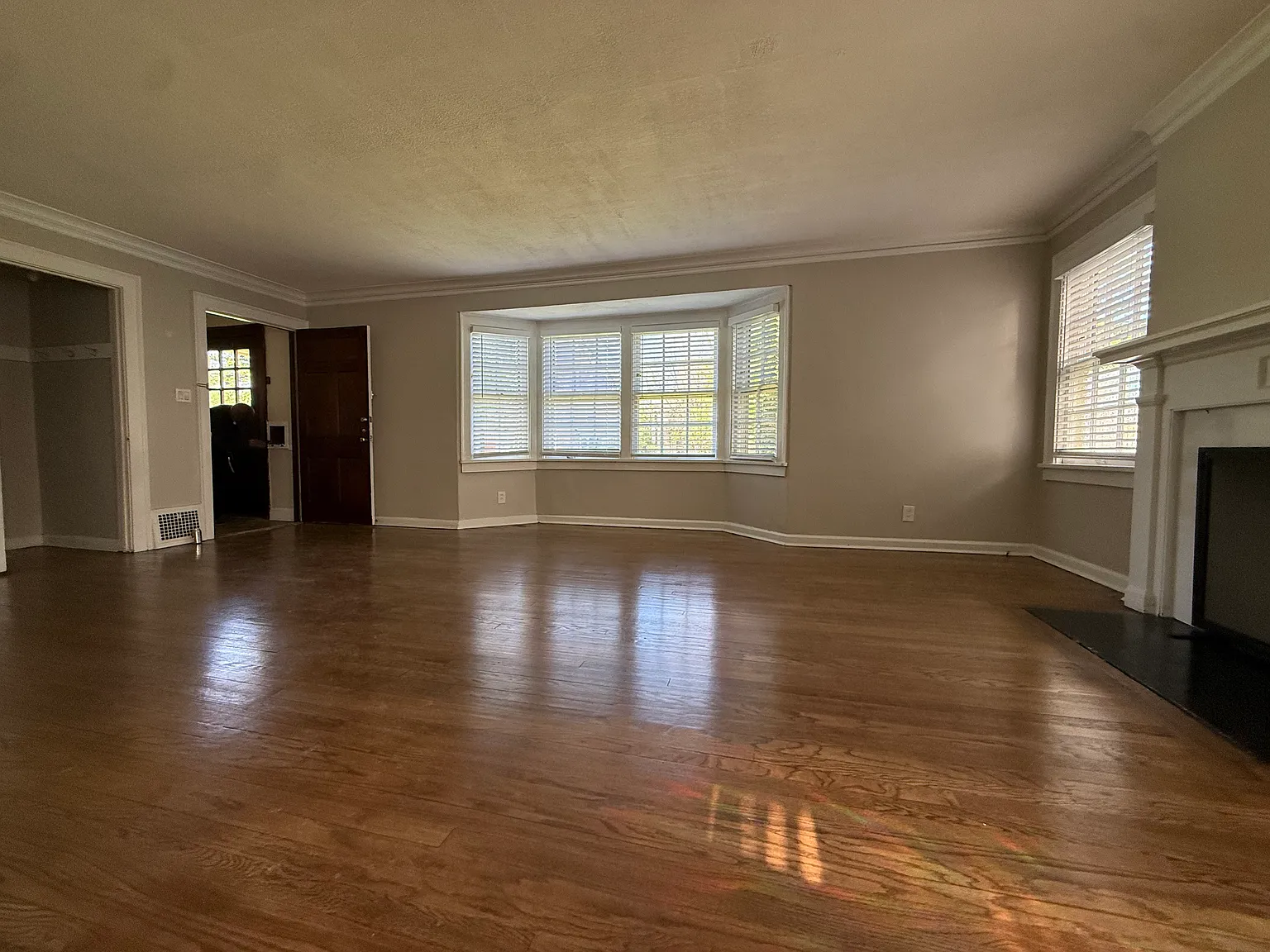 2 bed, 1500 sqft, $1,900 — Photo 2