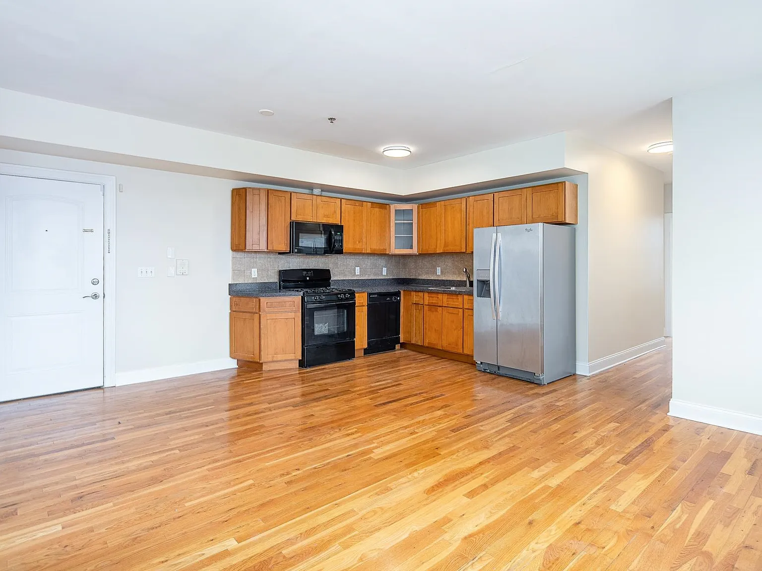 3 bed, 2.0 bath, 1100 sqft, $2,950 — Photo 2