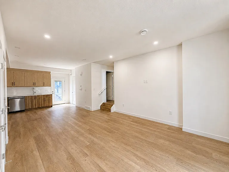 227 26th Ave NE #201 — Photo 10