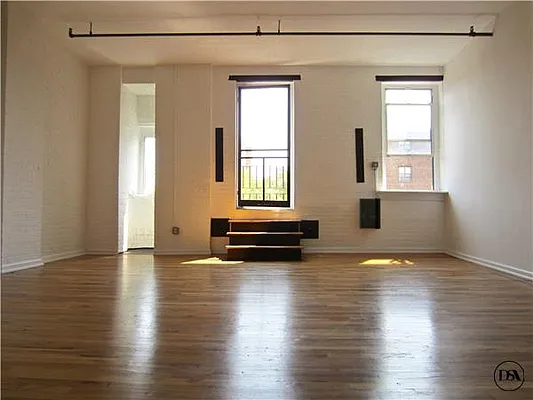 Rented by DSA Realty | media 19