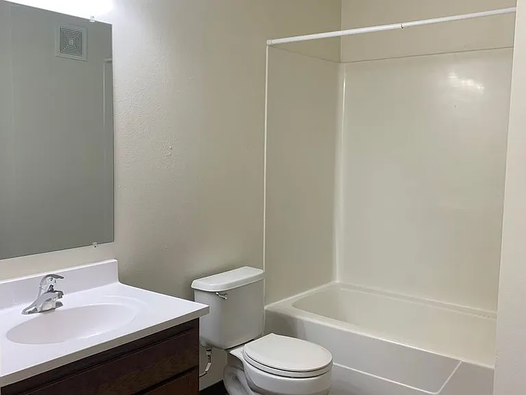 Dakota E & W Apartments — Photo 138