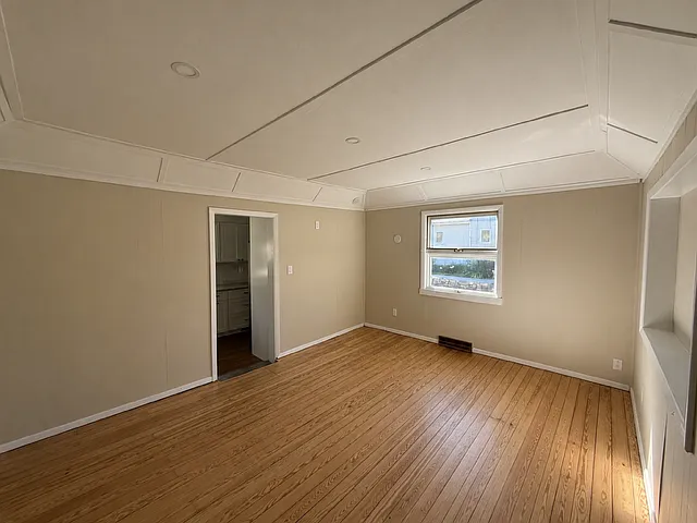 9 Sybil Ave — Photo 14