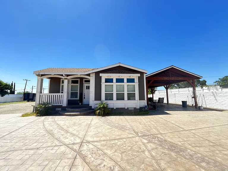2203 Portola St — Photo 1