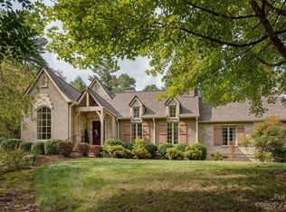 100 Thornhill Ln, Hendersonville, NC 28739