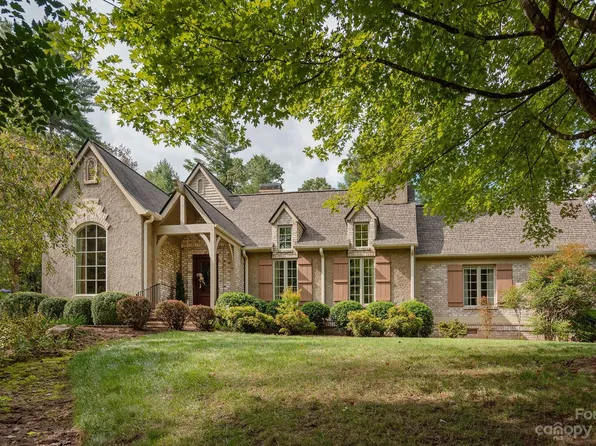 100 Thornhill Ln, Hendersonville, NC 28739