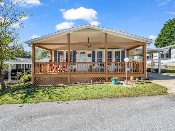 314 Happy Ln, Hendersonville, NC 28792