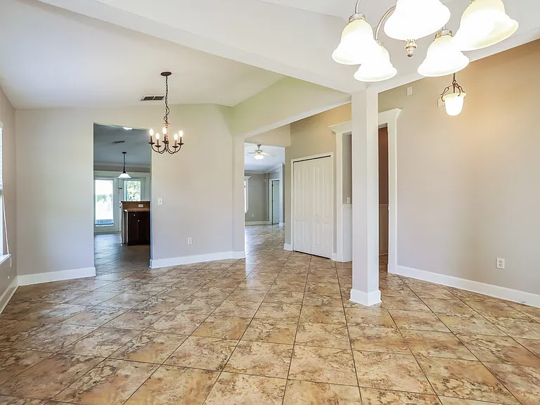 2732 Woodsdale Dr — Photo 9
