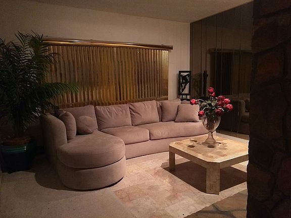 LIVING ROOM/WTH STONE&MARBLE