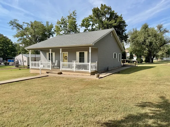2806 Jones St, Eldorado, IL 62930